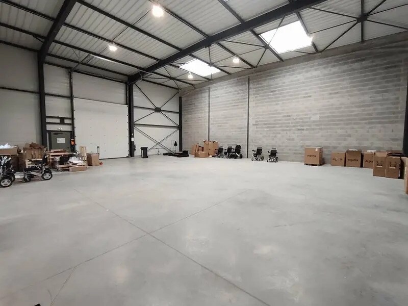 Flex in Chassieu for lease Building Photo- Image 1 of 9
