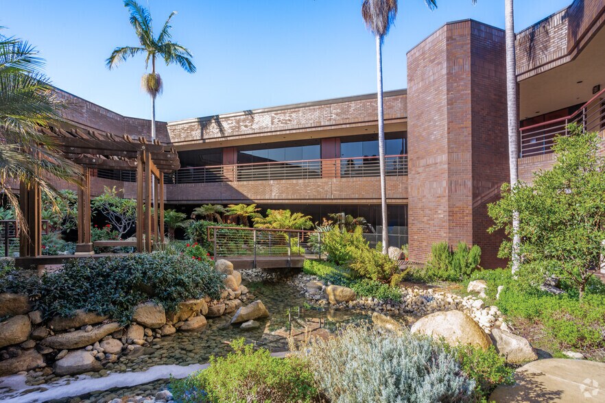 5650 El Camino Real, Carlsbad, CA à louer - Numérisation 3D de Matterport - Image 2 de 24