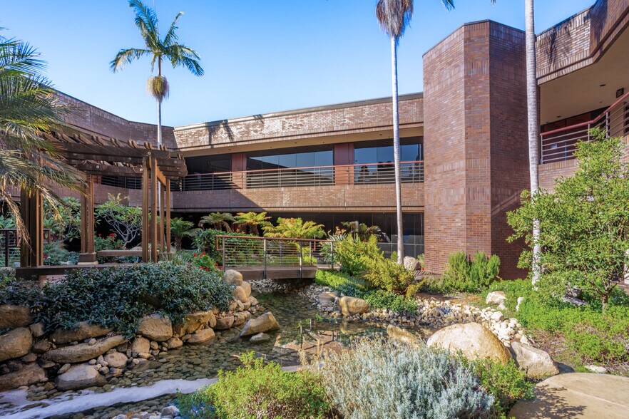 5650 El Camino Real, Carlsbad, CA à louer - Numérisation 3D de Matterport - Image 2 de 24