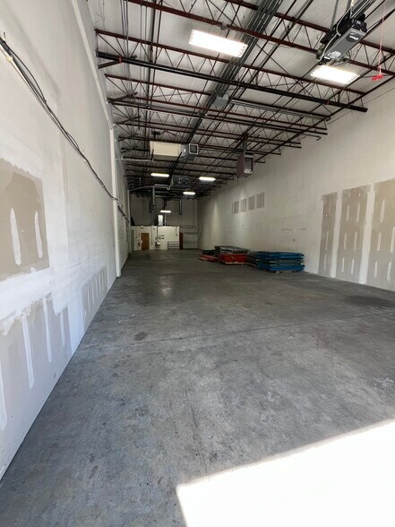 7301 Georgetown Rd, Indianapolis, IN à louer - Photo du bâtiment - Image 2 de 7