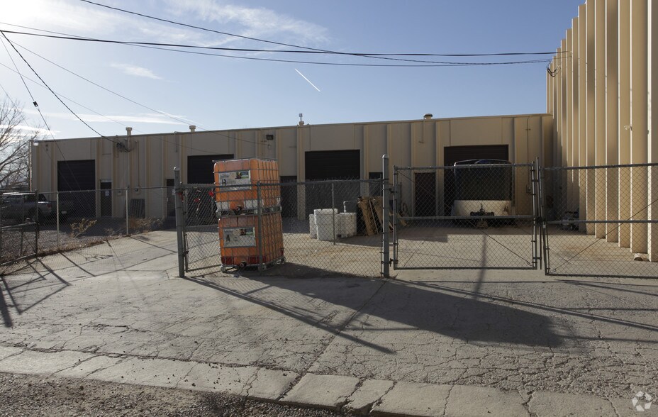 12360 W 49th Pl, Wheat Ridge, CO à louer - Photo du bâtiment - Image 3 de 7