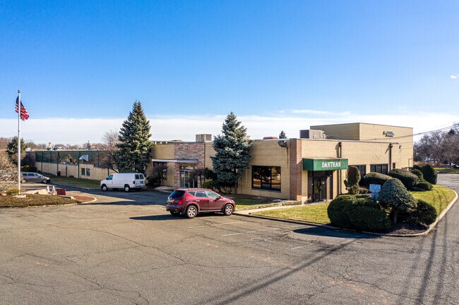 Plus de détails pour 2 Commerce Dr, Cranford, NJ - Industriel à louer