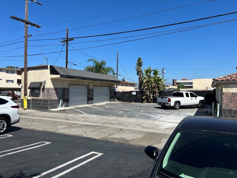 5425 Reseda Blvd, Tarzana, CA for lease - Building Photo - Image 1 of 2