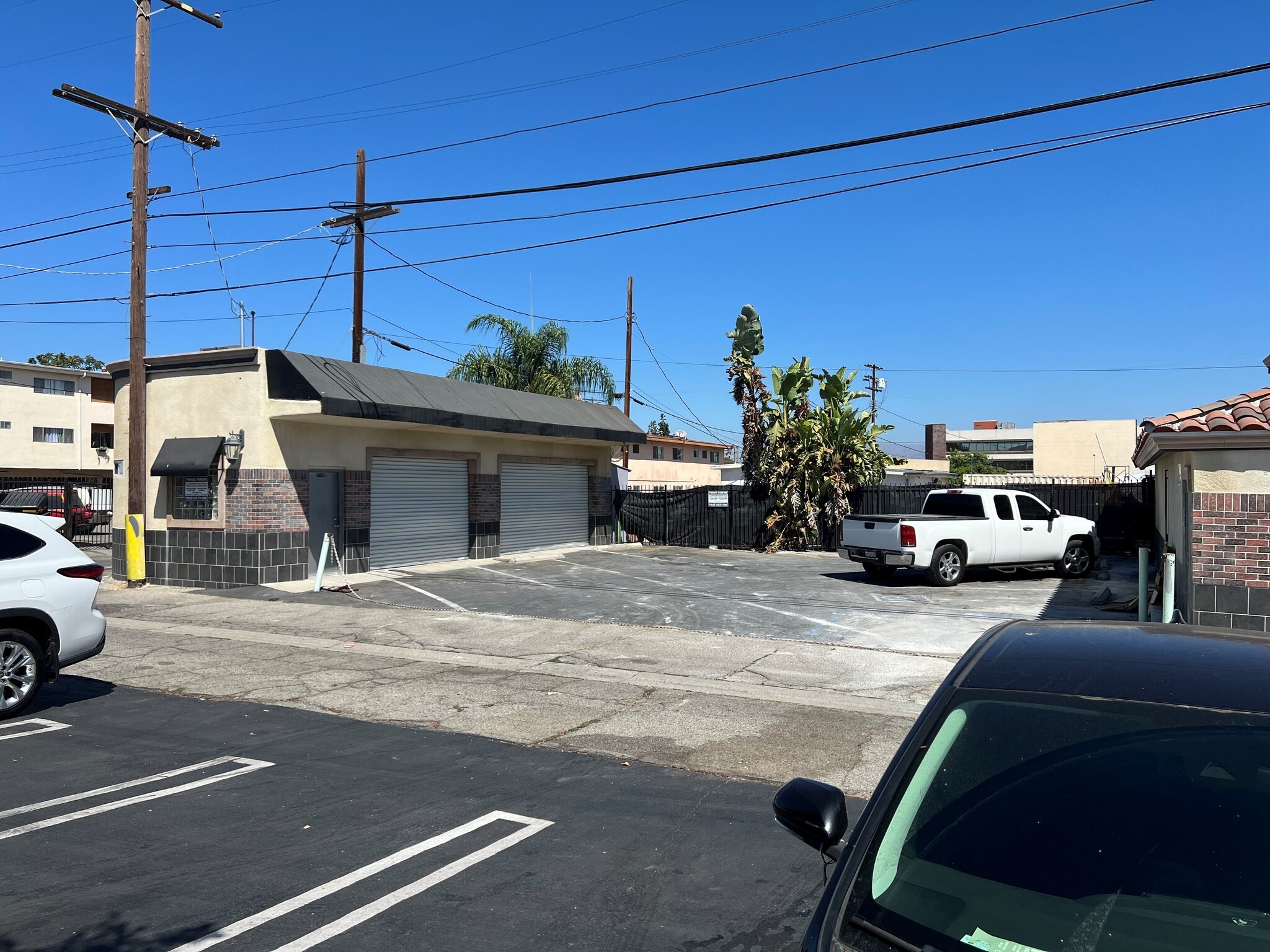 5425 Reseda Blvd, Tarzana, CA for lease Building Photo- Image 1 of 3