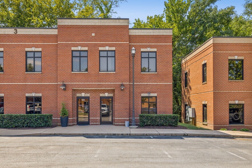 106 Mission Ct, Franklin, TN à vendre - Photo du bâtiment - Image 2 de 11