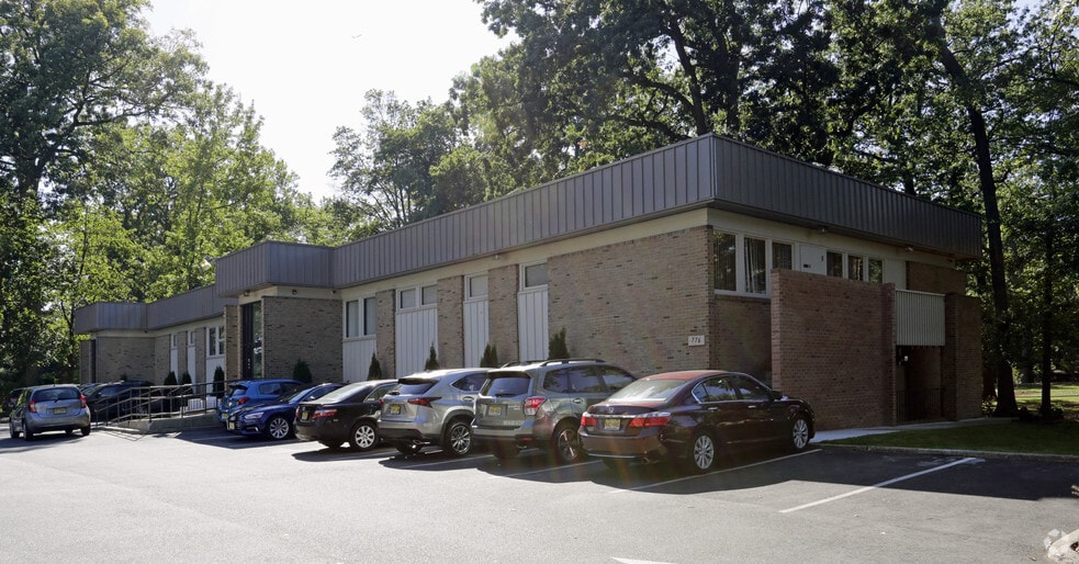 776 E 3rd Ave, Roselle, NJ for lease - Building Photo - Image 2 of 14