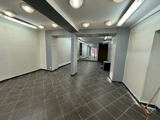 Retail in Paris for sale - Interior Photo - Image 3 of 8