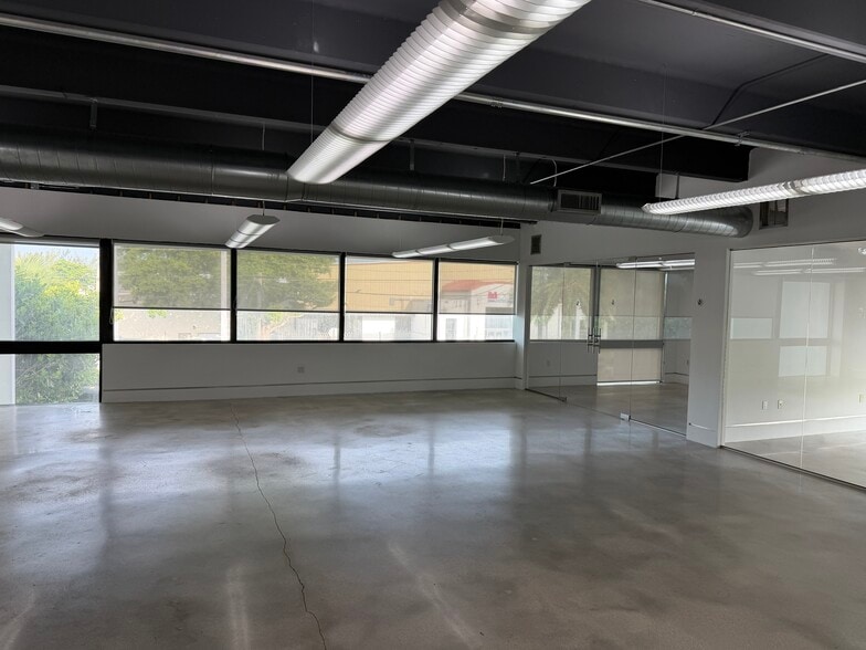 4391 SW 74th Ave, Miami, FL for lease - Building Photo - Image 2 of 9