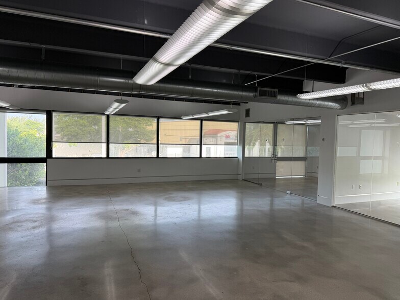 4391 SW 74th Ave, Miami, FL à louer - Photo du bâtiment - Image 2 de 9