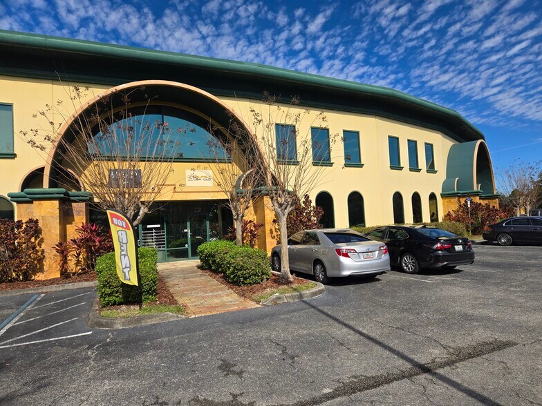6881 Kingspointe Pky, Orlando, FL à louer - Photo du bâtiment - Image 1 de 49