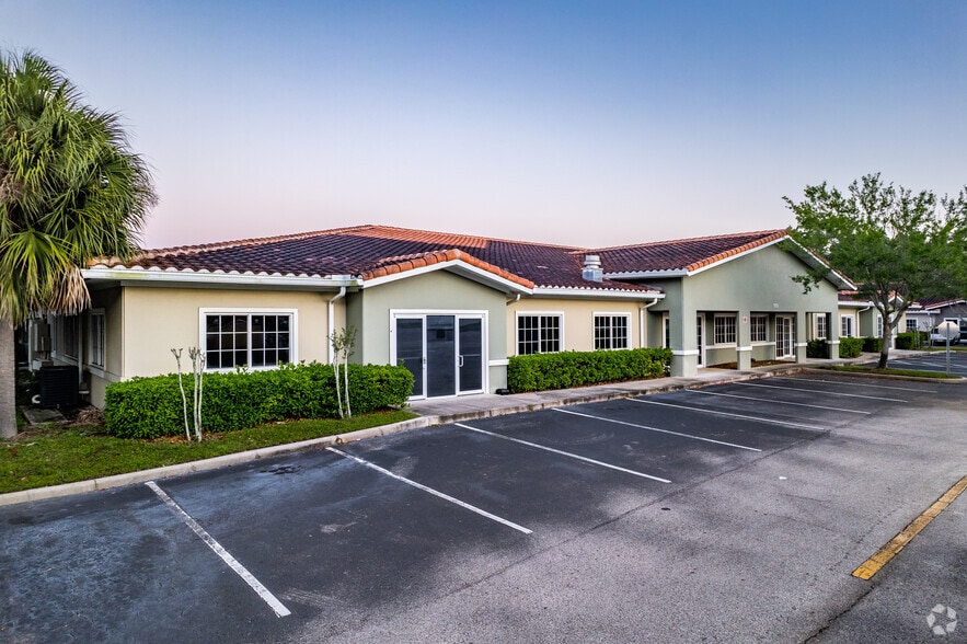 7900 Forest City Rd, Orlando, FL à louer - Photo du bâtiment - Image 3 de 13