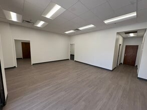 4565-4575 Winters Chapel Rd, Atlanta, GA for lease Interior Photo- Image 1 of 2