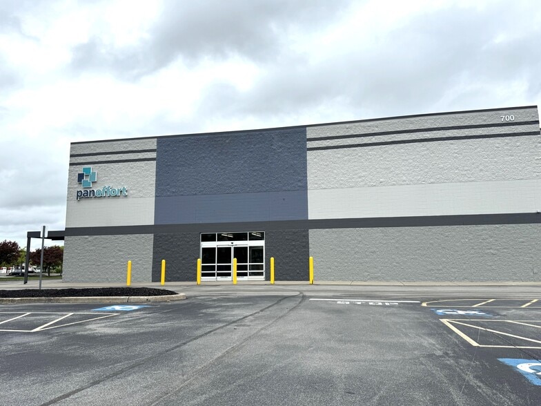 700 Elm Ridge Center, Rochester, NY for sale - Building Photo - Image 3 of 9