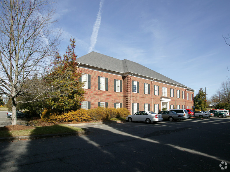 3600 Country Club Rd, Winston-Salem, NC for lease - Building Photo - Image 2 of 9