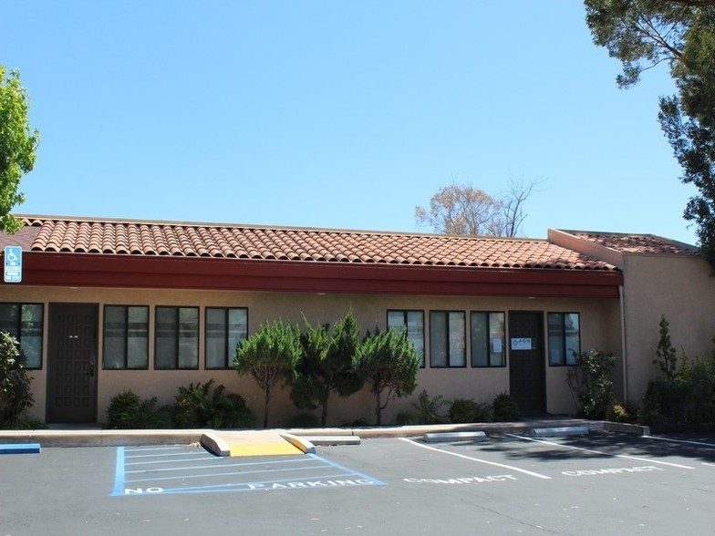 1105 Las Tablas Rd, Templeton, CA for lease - Building Photo - Image 1 of 30