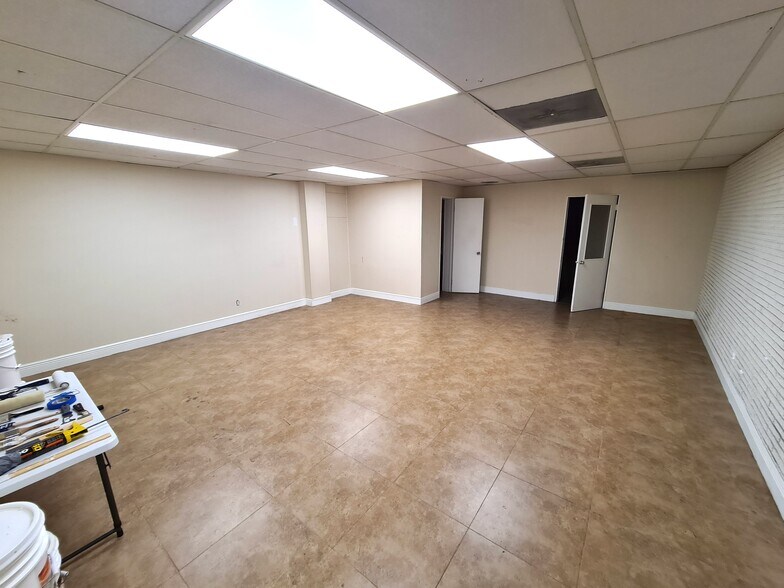 4521 NE 5th Ter, Fort Lauderdale, FL à louer - Photo du bâtiment - Image 3 de 7
