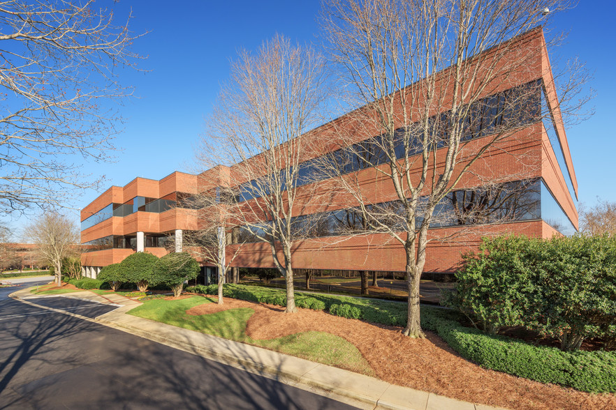 201 Brookfield Pky, Greenville, SC for lease - Building Photo - Image 2 of 9