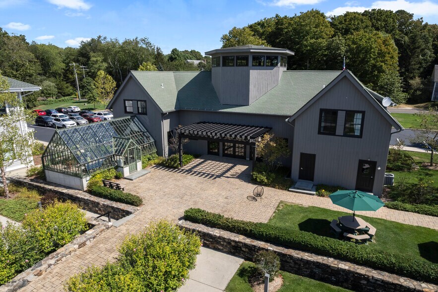 350 Goose Ln, Guilford, CT à louer - Photo du bâtiment - Image 2 de 12