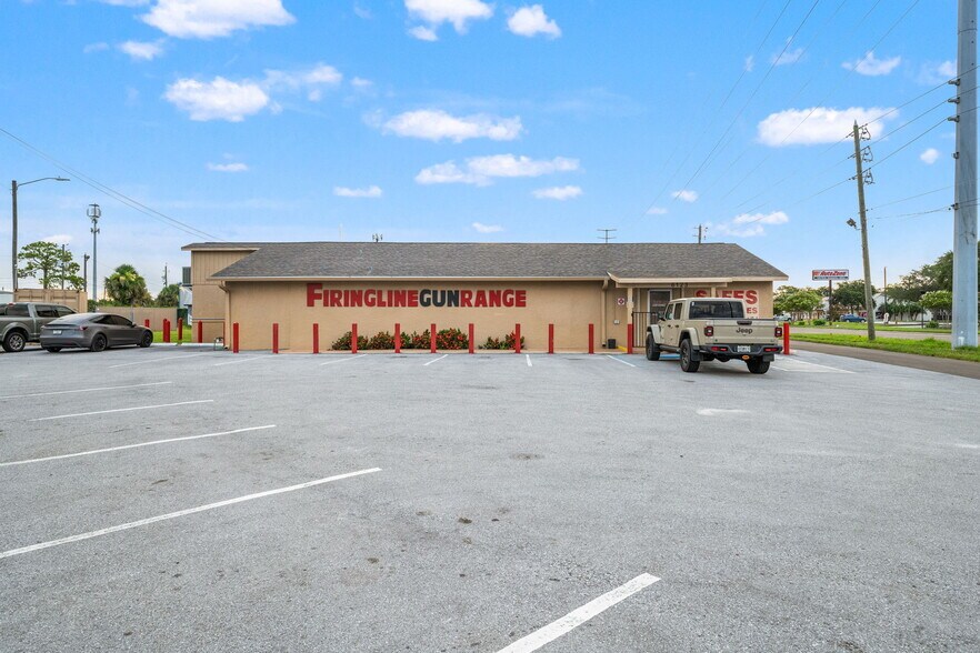 6123 Ridge Rd, Port Richey, FL à vendre - Photo du bâtiment - Image 2 de 35