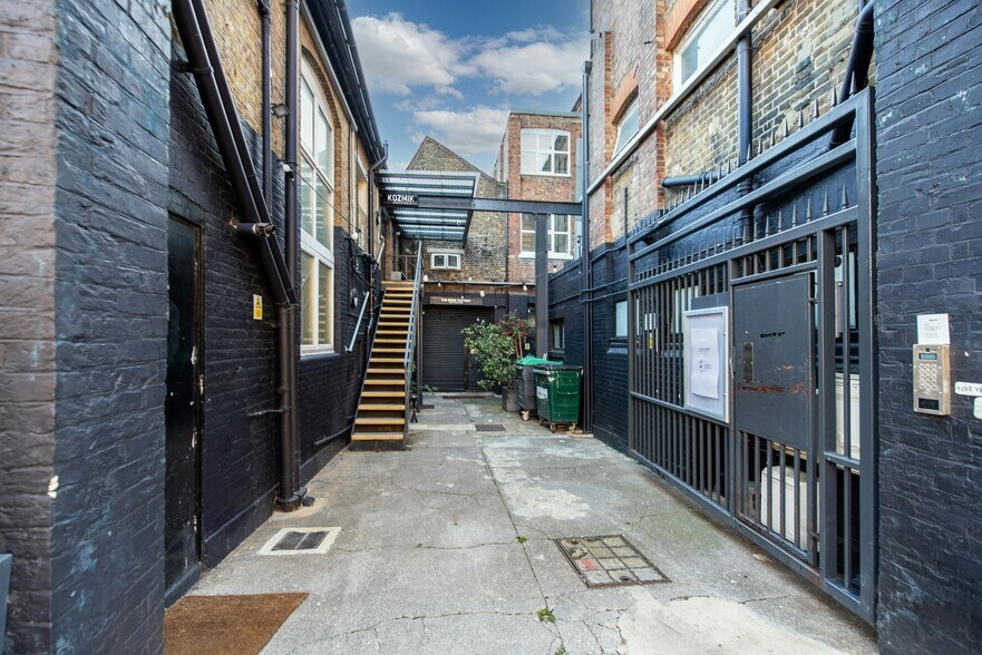 9-15 Elthorne Rd, Londres à louer - Photo du bâtiment - Image 2 de 11