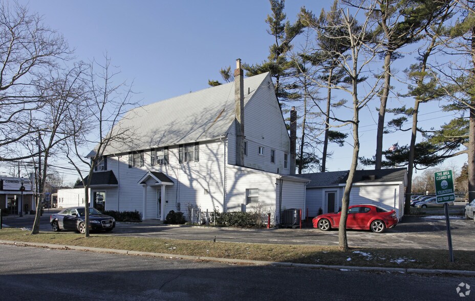 417 Main St, Islip, NY à louer - Photo du bâtiment - Image 2 de 8