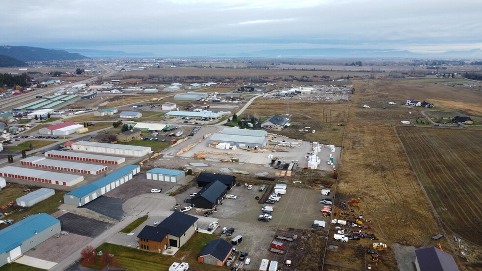77 Hunter Cir, Kalispell, MT à vendre - Photo du bâtiment - Image 2 de 14