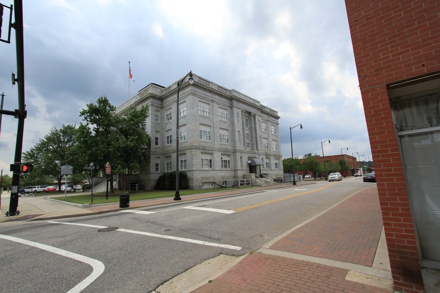 124 Gillespie St, Fayetteville, NC for lease - Building Photo - Image 2 of 26
