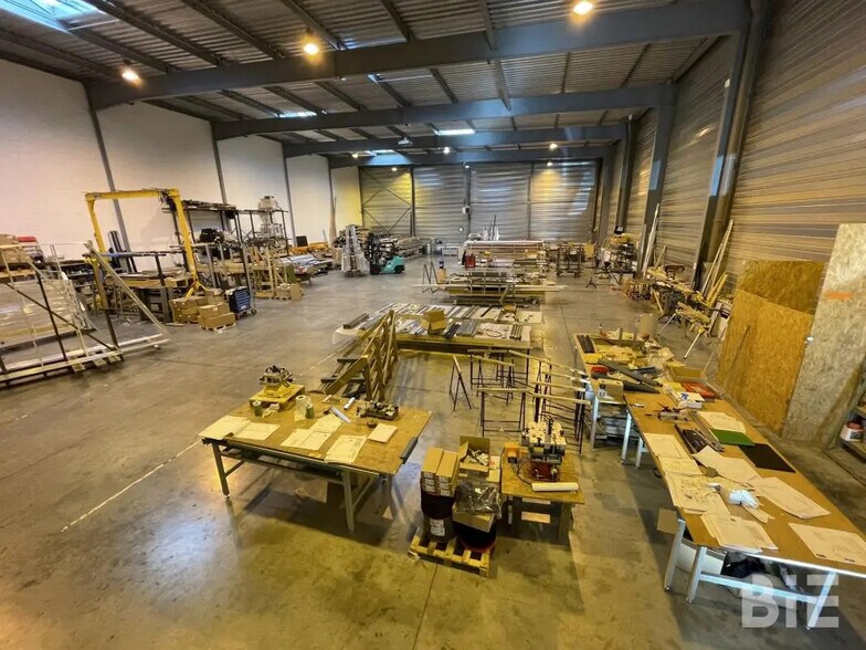 Flex dans SAINT-JEAN-D'ILLAC à louer - Photo du bâtiment - Image 2 de 5