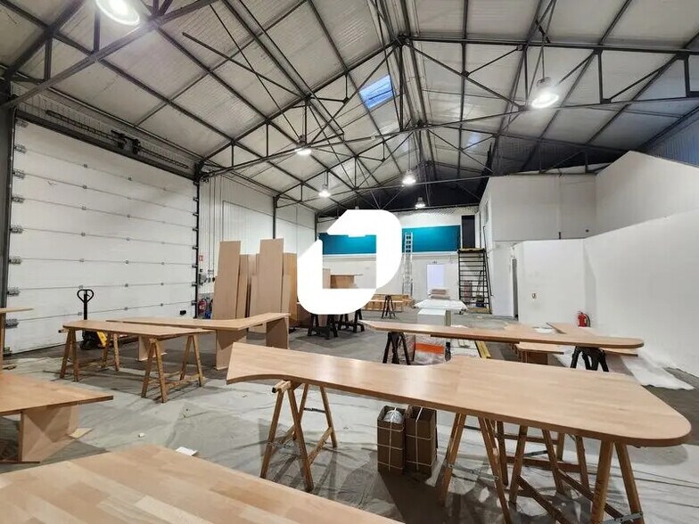 Office in Saint-Denis for lease - Interior Photo - Image 3 of 8