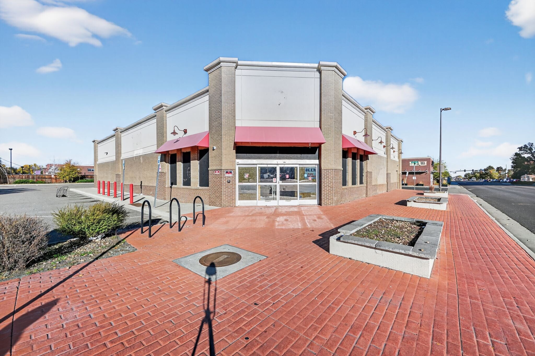 1395 Peoria St, Aurora, CO à vendre Photo principale- Image 1 de 15