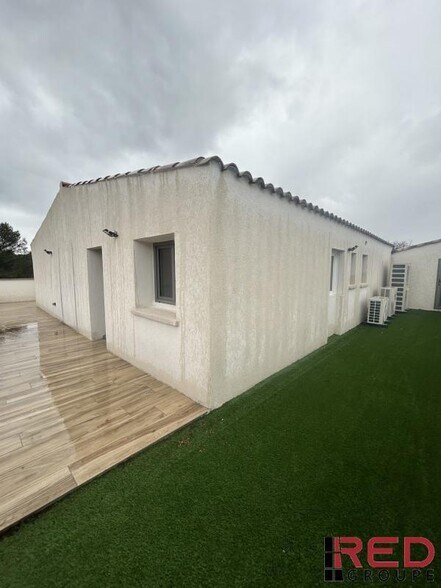 Office in Saint Cannat for lease - Building Photo - Image 3 of 7