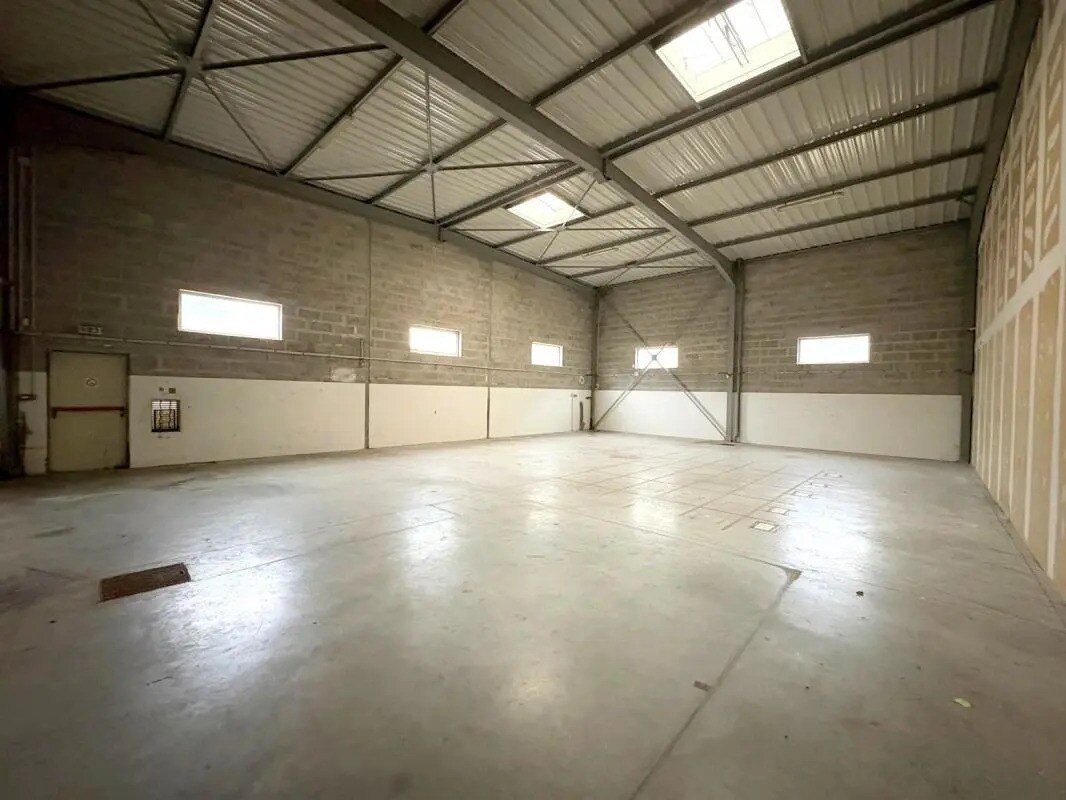 Industrial in Argenteuil for lease Building Photo- Image 1 of 11