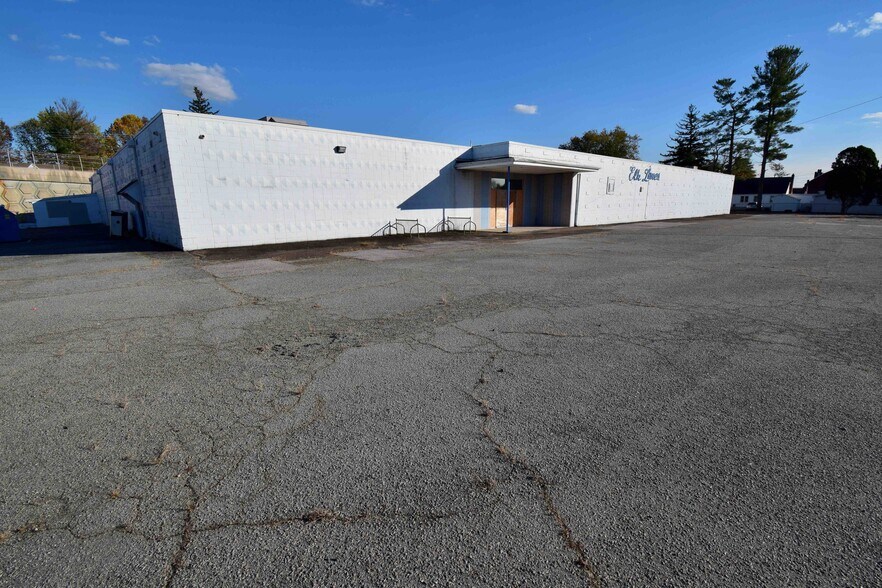 406 Bow St, Elkton, MD à vendre - Photo du bâtiment - Image 2 de 10