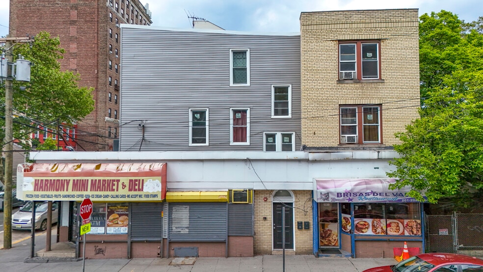 104 Storms Ave, Jersey City, NJ for sale - Building Photo - Image 3 of 17
