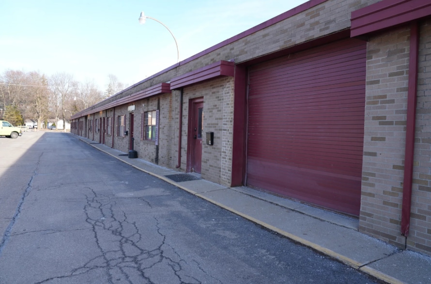 3 Property Flex Industrial Portfolio OH portfolio of 3 properties for sale on LoopNet.ca - Primary Photo - Image 2 of 3