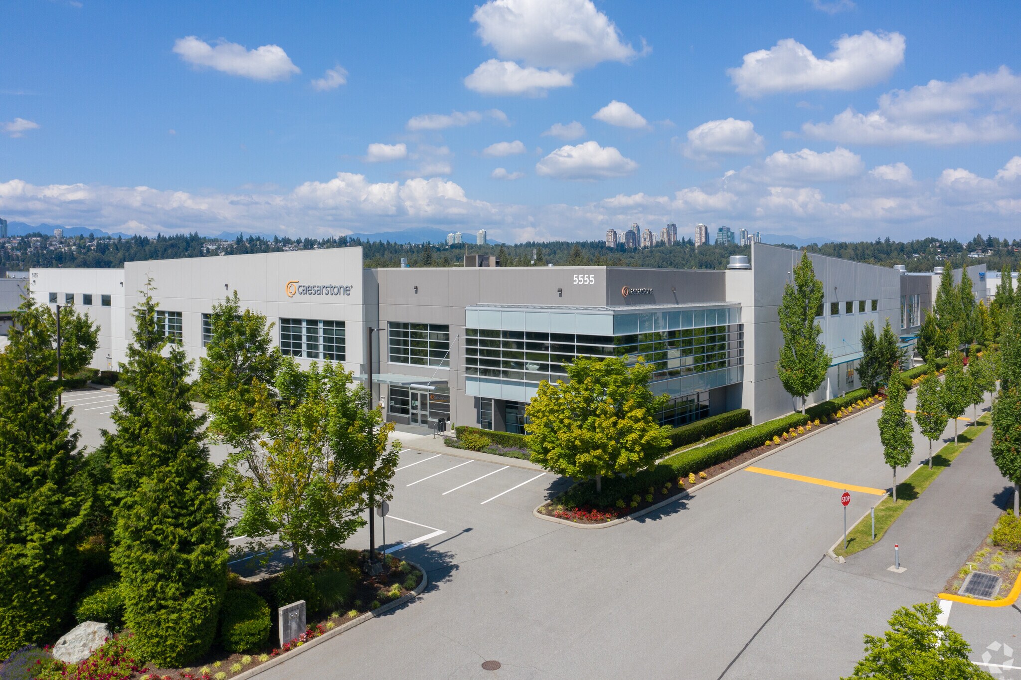 5555 Trapp Ave, Burnaby, BC à louer Photo du bâtiment- Image 1 de 5