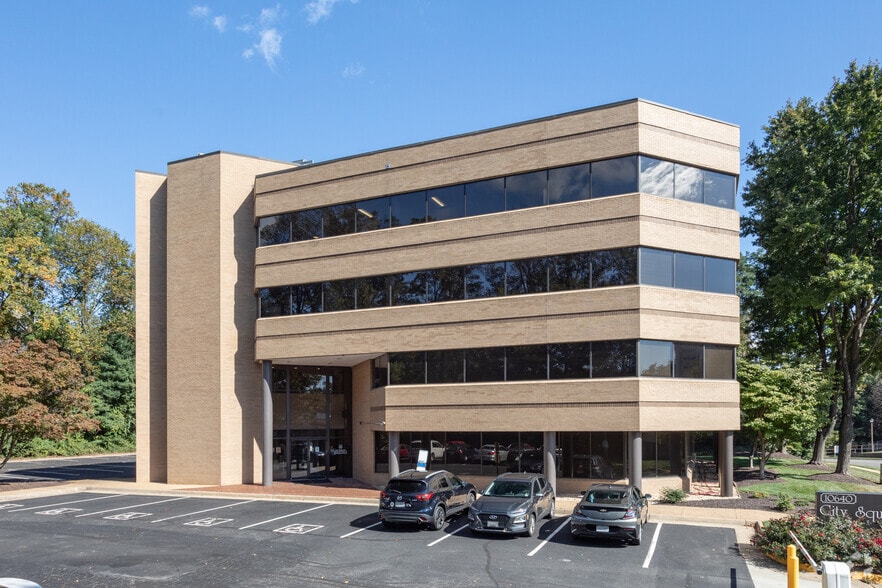 10640 Page Ave, Fairfax, VA for lease - Building Photo - Image 2 of 4
