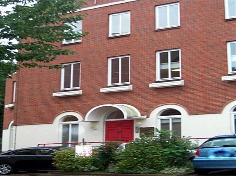 Spring Villa Rd, Edgware à vendre - Photo du bâtiment - Image 1 de 9