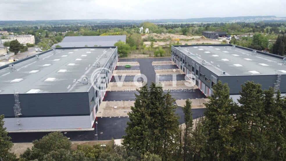 Flex in Villeneuve-lès-Avignon for lease - Building Photo - Image 2 of 12