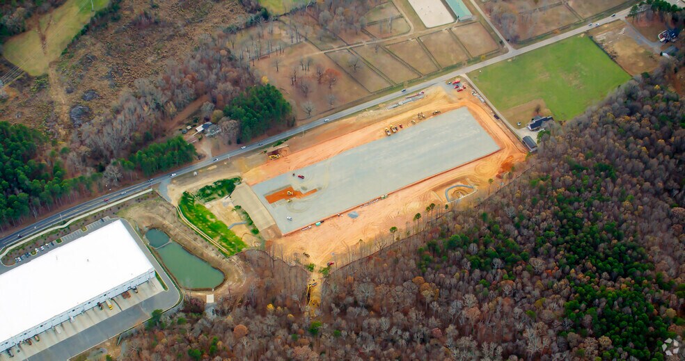 10401 Hambright Rd, Huntersville, NC à louer - Photo du bâtiment - Image 1 de 3