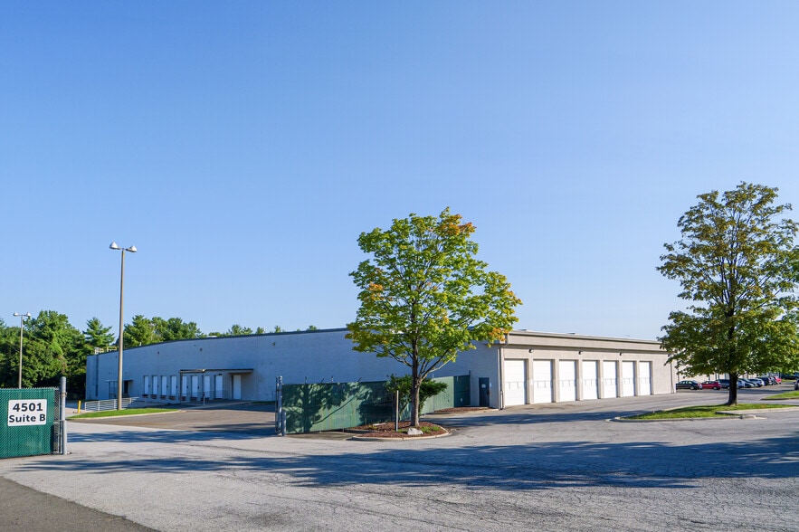 4501 Auth Pl, Marlow Heights, MD à louer - Photo principale - Image 1 de 3