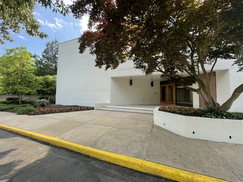 1914 Association Dr, Reston, VA for lease - Building Photo - Image 2 of 18