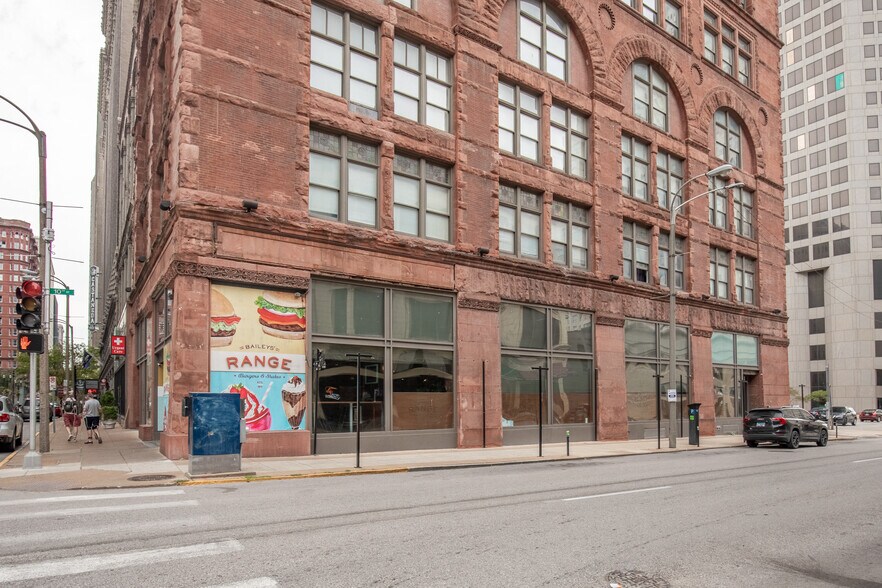 920 Olive St, Saint Louis, MO à louer - Photo du bâtiment - Image 2 de 13