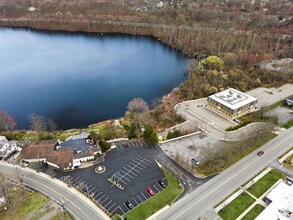 489 E Main St, Jefferson Valley, NY à louer Aérien- Image 1 de 10