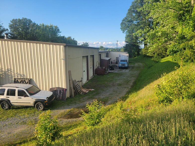 4178-4180 Haywood Rd, Mills River, NC à vendre - Photo du bâtiment - Image 3 de 22