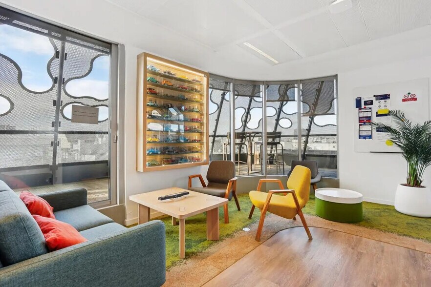 22 Rue Georges Picquart, Paris for lease - Interior Photo - Image 2 of 14