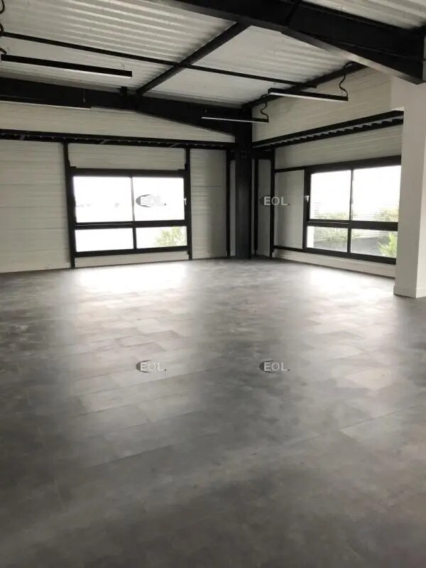 Flex in Les Pavillons-sous-Bois for lease Interior Photo- Image 1 of 4