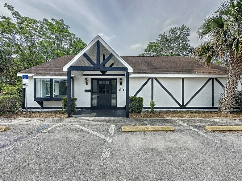 2017 W Main St, Leesburg, FL à louer - Photo principale - Image 1 de 37