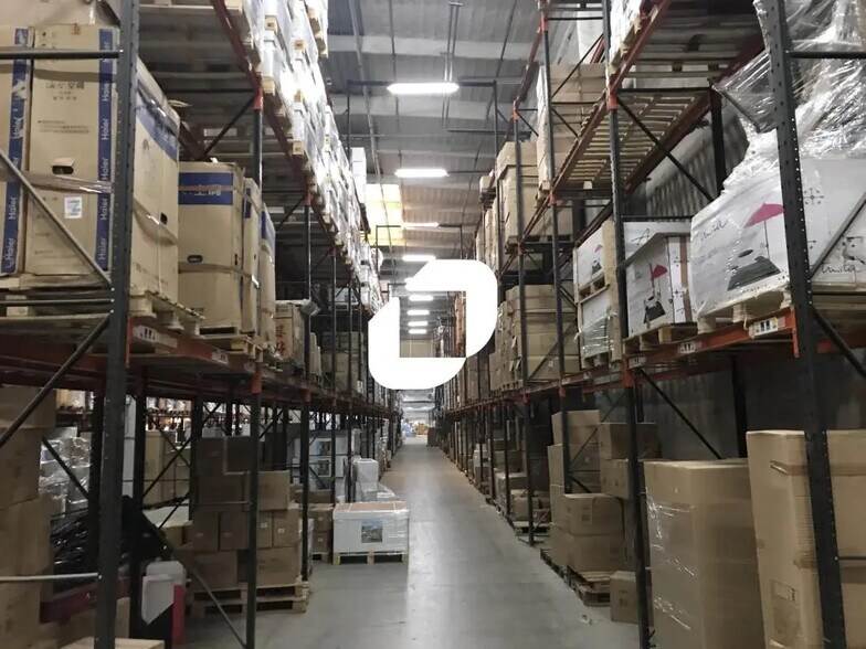 Industrial in Lognes for lease - Interior Photo - Image 2 of 8