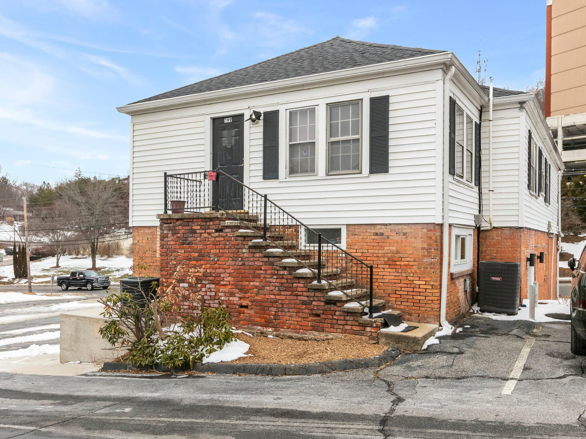 6 Doctors Park, Asheville, NC for sale Primary Photo- Image 1 of 31